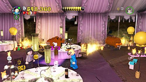 Ostatni otrzymamy za wypuszczenie trzech ptaków z klatek, klatki musimy najpierw poskładać z porozrzucanych klocków - Siedmiu Harrych | Znajdźki - Rok 7 | LEGO Harry Potter Lata 5-7 - LEGO Harry Potter: Lata 5-7 - poradnik do gry