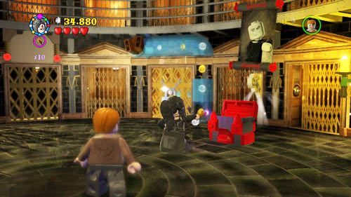 Trzeci herb dostaniemy po otwarciu kufra w sali z windami - Magia to potęga | Znajdźki - Rok 7 | LEGO Harry Potter Lata 5-7 - LEGO Harry Potter: Lata 5-7 - poradnik do gry