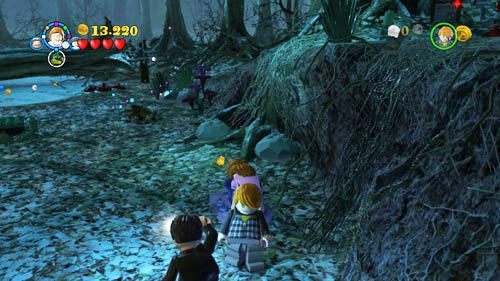 Po prawej stronie znajdziemy różową platformę - Miecz i medalion | Znajdźki - Rok 7 | LEGO Harry Potter Lata 5-7 - LEGO Harry Potter: Lata 5-7 - poradnik do gry