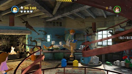 Na parterze, na prawo od kominka znajdziemy uszkodzony obiekt, wybieramy Artura Weasleya i naprawimy - Ekscentryczny pan Lovegood | Znajdźki - Rok 7 | LEGO Harry Potter Lata 5-7 - LEGO Harry Potter: Lata 5-7 - poradnik do gry