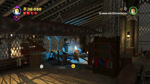 Na przystani na lewo od Snapea znajdziemy zepsute urządzenie, kiedy Artur je naprawi, wskakujemy nim do wody wtedy pojawi się kolejny herb - Łzy Snapea | Znajdźki - Rok 7 | LEGO Harry Potter Lata 5-7 - LEGO Harry Potter: Lata 5-7 - poradnik do gry