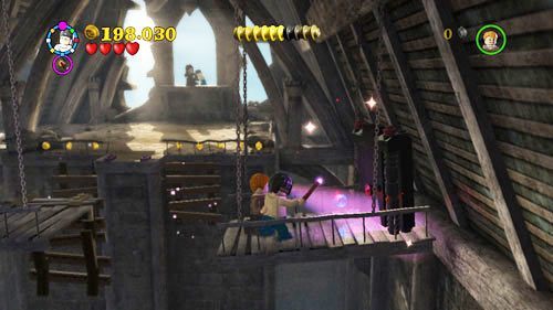 Ostatni herb znajdziemy również na poddaszu - Luka w planie | Znajdźki - Rok 7 | LEGO Harry Potter Lata 5-7 - LEGO Harry Potter: Lata 5-7 - poradnik do gry