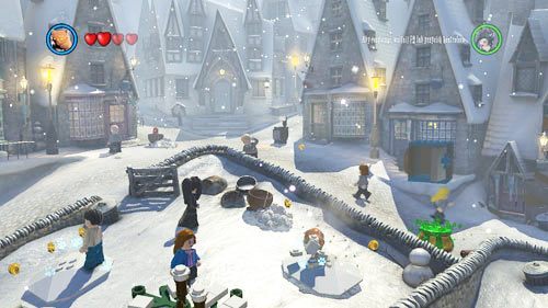 Wioska Hogsmeade - w centrum znajdziemy dwie zaspy śniegu, które możemy rozkopać - Dodatkowe sztony postaci - Hogwart (1) | Dodatkowe znajdźki | LEGO HP Lata 5-7 - LEGO Harry Potter: Lata 5-7 - poradnik do gry