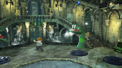 Dormitorium Slytherinu - w dormitorium znajdują się dwie duże głowy węża - Dodatkowe sztony postaci - Hogwart (2) | Dodatkowe znajdźki | LEGO HP Lata 5-7 - LEGO Harry Potter: Lata 5-7 - poradnik do gry