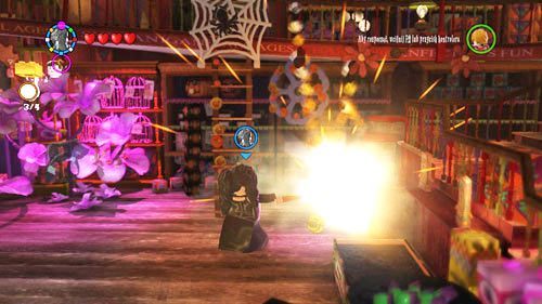 Sklep Weasleyów - po prawej stronie od pola do wprowadzania kodów, jest mała skrzynka - Dodatkowe sztony postaci - Londyn (1) | Dodatkowe znajdźki | LEGO HP Lata 5-7 - LEGO Harry Potter: Lata 5-7 - poradnik do gry