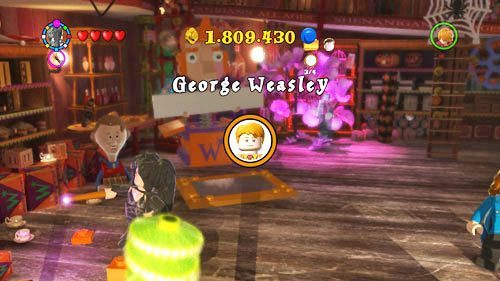 Sklep Weasleyów - po lewej stronie znajdziemy podobną skrzynkę - Dodatkowe sztony postaci - Londyn (1) | Dodatkowe znajdźki | LEGO HP Lata 5-7 - LEGO Harry Potter: Lata 5-7 - poradnik do gry