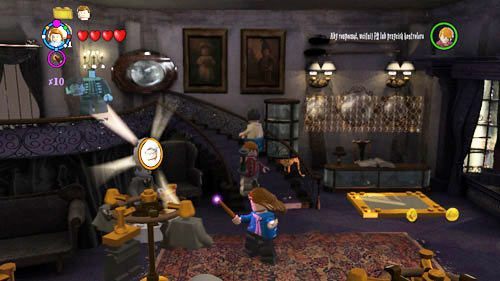 Ulica Pokątna - na ulicy znajdziemy stolik, kiedy pozrzucamy z niego wszystko otrzymamy szton Mundungus Fletcher - Dodatkowe sztony postaci - Londyn (1) | Dodatkowe znajdźki | LEGO HP Lata 5-7 - LEGO Harry Potter: Lata 5-7 - poradnik do gry