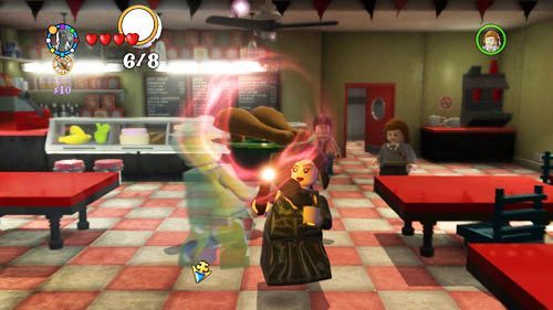 Kawiarnia - kolejny szton Dudley Dursley, otrzymamy za obsługę klienta, zanosimy na zieloną tacę, kawę oraz kurczaka którego znajdziemy w kuchni - Dodatkowe sztony postaci - Londyn (2) | Dodatkowe znajdźki | LEGO HP Lata 5-7 - LEGO Harry Potter: Lata 5-7 - poradnik do gry