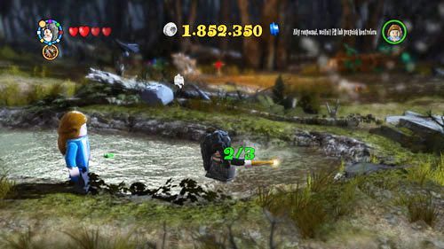 Obozowisko - wokół sadzawki znajdziemy trzy żaby, jeśli wrzucimy je do wody pojawi się szton Perey Weasley - Dodatkowe sztony postaci - Obozowisko | Dodatkowe znajdźki | LEGO HP Lata 5-7 - LEGO Harry Potter: Lata 5-7 - poradnik do gry