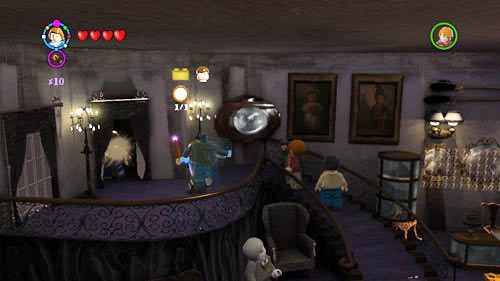 Sklep Madame Malkin - na piętrze sklepu, znajdziemy ucznia w przebieralni po prawej stronie - Uczniowie w niebezpieczeństwie (1) | Dodatkowe znajdźki | LEGO HP Lata 5-7 - LEGO Harry Potter: Lata 5-7 - poradnik do gry