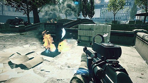 Zadaniem zespołu atakującego jest podłożenie ładunków wybuchowych na obu stacjach i przypilnowanie, aby do czasu detonacji obrońcom nie udało się ich rozbroić - Szturm i Drużynowy Szturm | Tryby Rozgrywki | Battlefield 3 - Battlefield 3 - poradnik do gry