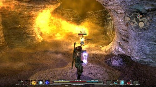 Po wyjściu z podziemi (M7, 1) możesz zakupić ekwipunek u trzech handlarzy stojących na prawo od schodów - Świątynia Adanosa | Opis przejścia gry Arcania Fall of Setarrif - Arcania: Fall of Setarrif - poradnik do gry