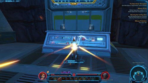 Po odrodzeniu się wciśnij przycisk na ekranie, aby pomówić przez holokom z Arikiem Jorganem - (L10) The Separatists Stronghold | Trooper | Star Wars The Old Republic - Star Wars: The Old Republic - poradnik do gry