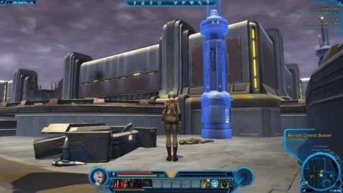 Po zniszczeniu stacji kontrolnych skieruj kroki do [3] i przejdź przez zielone pole siłowe, aby wejść do środka budynku z komputerem - (L02) Landing Party | Smuggler | Star Wars The Old Republic - Star Wars: The Old Republic - poradnik do gry