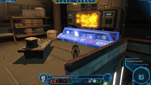 Po wejściu do hangaru szybko ukryj się gdzieś i zacznij strzelać do dwóch Separatist Cadets - dopiero po ich unieszkodliwieniu zajmij się Separatist Gunnerem [+] (jest to nieco mocniejszy przeciwnik) - (L02) Landing Party | Smuggler | Star Wars The Old Republic - Star Wars: The Old Republic - poradnik do gry