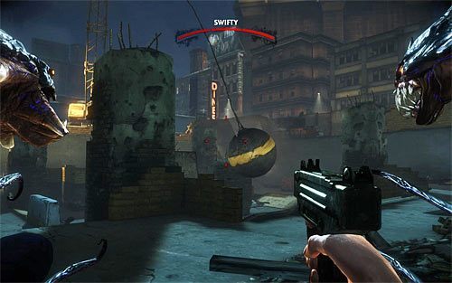 Pojedynek ze Swiftym przypomina walkę z bossem, a to dlatego, że steruje on dźwigiem z wielką kulą burzącą, zaś Twoim zadaniem jest doprowadzenie do całkowitego zniszczenia tej maszyny - Q and A (2) | Opis przejścia The Darkness II - The Darkness II - poradnik do gry