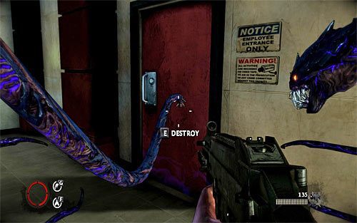 Prowadź walki do momentu pozbycia się wszystkich przeciwników przebywających w garażu - Home Invasion (1) | Opis przejścia The Darkness II - The Darkness II - poradnik do gry