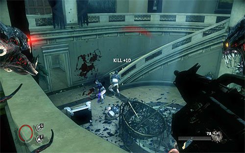 Przystąp do walk, pamiętając o tym, że sprawna eliminacja wrogów z reflektorami jest niezwykle istotna - Home Invasion (2) | Opis przejścia The Darkness II - The Darkness II - poradnik do gry