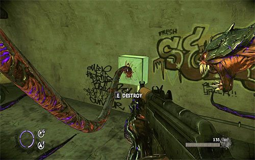 Po odblokowaniu sobie przejścia wejdź do sąsiedniego pomieszczenia i zniszcz generator zasilający mijane wcześniej lampy - Fun and Games (1) | Opis przejścia The Darkness II - The Darkness II - poradnik do gry