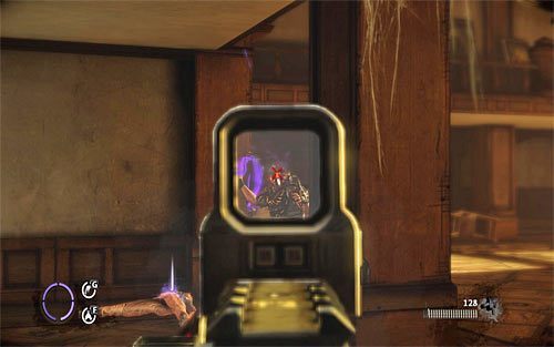 Po awansowaniu do drugiej części bitwy skup się przede wszystkim na błyskawicznym atakowaniu i trzymaniu na dystans DWÓCH przeciwników z biczem - Homecoming (1) | Opis przejścia The Darkness II - The Darkness II - poradnik do gry