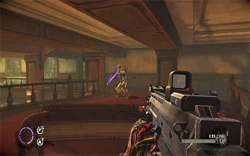 Po znalezieniu się na piętrze zacznij od rozprawienia się z jeszcze jednym przeciwnikiem z biczem, w miarę możliwości nie pozwalając mu na pozbawienie sterowanej postaci najlepszej broni - Homecoming (2) | Opis przejścia The Darkness II - The Darkness II - poradnik do gry