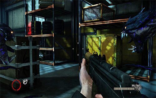 Już po dotarciu do magazynów musisz przedostać się do hali, do której dostęp uzyskuje się poprzez zniszczenie puszki z bezpiecznikami - 07 - 13 | Relikty The Darkness II - The Darkness II - poradnik do gry