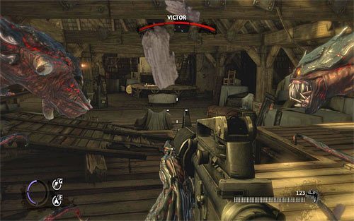 Musisz dotrzeć do głównego pomieszczenia na strychu, które jest miejscem pojedynku z Victorem (powyższy screen) - 21 - 29 | Relikty The Darkness II - The Darkness II - poradnik do gry
