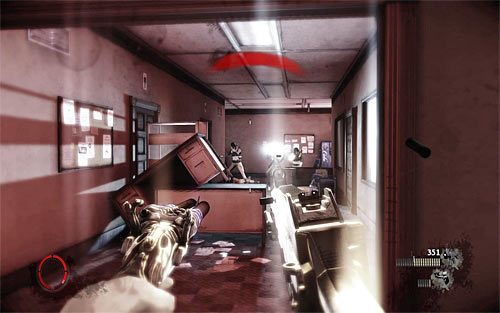 Uważaj na przeciwników, którzy wysiądą z jednej z wind - Kampania Vendettas - wskazówki (2) | Vendettas | The Darkness II - The Darkness II - poradnik do gry