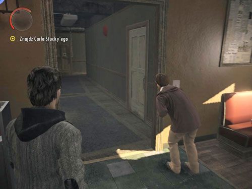 Idąc dalej, natkniesz się na kobietę, ostrzegającą Cię przed ciemnością - Alan Wake: Witamy w Bright Falls | Odcinek 1- Koszmar | Solucja - Alan Wake - poradnik do gry