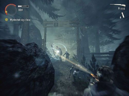 Natkniesz się na przeciwnika wyposażonego w piłę łańcuchową i jego dwóch pomagierów - Alan Wake: Park Narodowy Elderwood (3) | Odcinek 2- Opętany | Solucja - Alan Wake - poradnik do gry