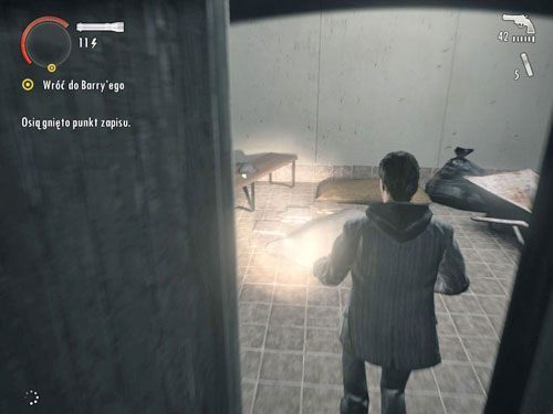 W męskiej znajdziesz klucze do garażu - Alan Wake: Park Narodowy Elderwood (4) | Odcinek 2- Opętany | Solucja - Alan Wake - poradnik do gry