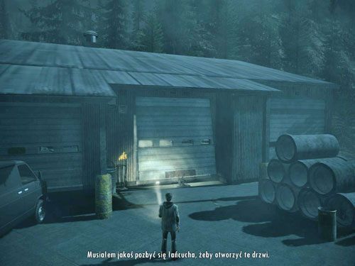 Jedna z bram w budynku obok jest zabezpieczona łańcuchem - Alan Wake: Elektrownia Bright Falls (1) | Odcinek 5- Pstrykacz | Solucja - Alan Wake - poradnik do gry