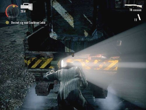 Zeskocz na niższe piętro przez dziurę w podłodze - Alan Wake: W drodze nad Cauldron Lake (2) | Odcinek 6- Odjazd | Solucja - Alan Wake - poradnik do gry