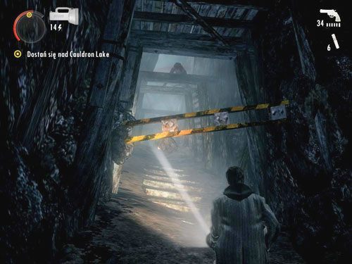 Wybij ich, a latarką utoruj sobie drogę do dalszej części etapu - Alan Wake: W drodze nad Cauldron Lake (3) | Odcinek 6- Odjazd | Solucja - Alan Wake - poradnik do gry