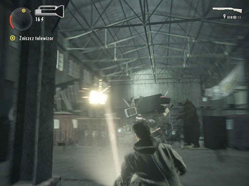Po odsłuchaniu audycji czas rozpocząć atak na telewizor - Alan Wake: Odcinek specjalny 1- Sygnał (3) | Odcinki specjalne | Solucja - Alan Wake - poradnik do gry
