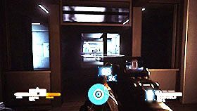 Niemalże od razu po zabiciu pierwszego płynnego spotkasz drugiego takiego na szczycie schodów w korytarzu - Rozdział 7- Voyeur Central | Kampania w Syndicate - Syndicate - singleplayer - poradnik do gry