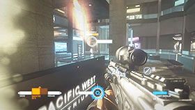 Od razu po przejściu pierwszymi drzwiami zobaczysz Ramona uciekającego z Lily - Rozdział 8- Cayman Global | Kampania w Syndicate - Syndicate - singleplayer - poradnik do gry