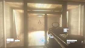 Rozdział 3: logo w szybie windy, na początku etapu - Propaganda | Wizytówki i Propaganda - Lokacje w Syndicate - Syndicate - singleplayer - poradnik do gry