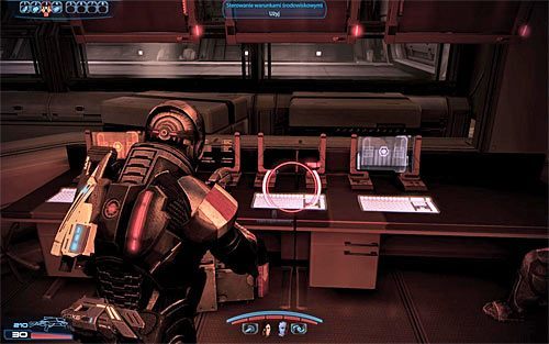 Zanim opuścisz nieoświetloną salę rozejrzyj się na parterze za ulepszeniem broni [Celownik I (pistolet maszynowy)] - Mass Effect 3: Priorytet, Mars - solucja, opis przejścia - Mass Effect 3 - poradnik do gry