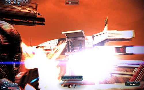 W dalszej części pościgu staraj się unikać wypuszczanych przez Evę sond, choć trafienie przez sondę nie zabije ani nie zrani poważnie sterowanej postaci - Mass Effect 3: Priorytet, Mars - solucja, opis przejścia - Mass Effect 3 - poradnik do gry