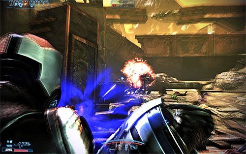 Na początek rozpraw się z niewielką grupką kanibali, co nie powinno stanowić dla Ciebie większego problemu - Mass Effect 3: Priorytet, Tuchanka - solucja, opis przejścia - Mass Effect 3 - poradnik do gry