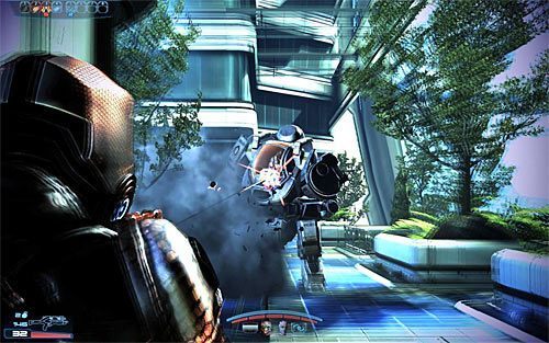 Zeskocz na dół i błyskawicznie rozstaw drużynę za zasłonami, likwidując przy okazji przebywającego w tej okolicy inżyniera - Mass Effect 3: Priorytet - Cytadela #2 - solucja, opis przejścia - Mass Effect 3 - poradnik do gry