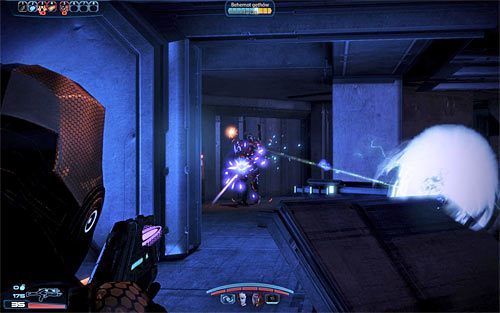 Nie radzę skupiać się wyłącznie na atakowaniu behemota, tym bardziej, że powoli się on przemieszcza i nie jest w rezultacie w stanie błyskawicznie zmniejszyć dystansu dzielącego go od Twojej drużyny - Mass Effect 3: Priorytet, Pancernik gethów - solucja, opis przejścia - Mass Effect 3 - poradnik do gry