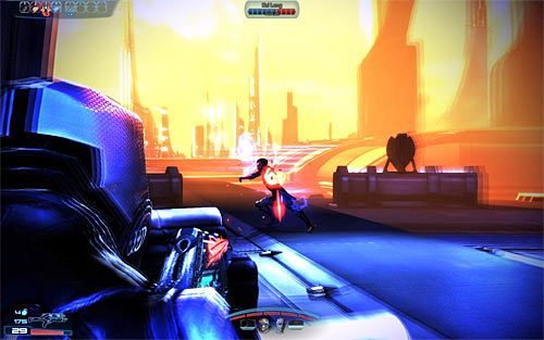 Najważniejsza informacja dotycząca tego pojedynku jest taka, że nie będziesz musiał ostatecznie pokonać Kai Lenga, a jedynie pozbawić go bardzo wytrzymałego i odnawiającego się paska tarcz technologicznych - Mass Effect 3: Priorytet, Thessia - solucja, opis przejścia - Mass Effect 3 - poradnik do gry