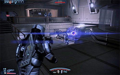 Rozstaw swoich ludzi przy balustradzie na piętrze i sam zejdź na dół, otwierając drzwi i tym samym doprowadzając do rozpoczęcia bitwy z grupą zombie - Mass Effect 3: Priorytet, Horyzont - solucja, opis przejścia - Mass Effect 3 - poradnik do gry
