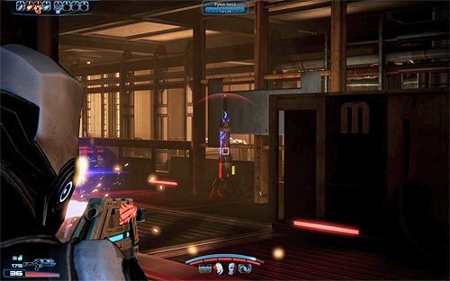 Przejdź przez kilka zniszczonych korytarzy, zapisując po drodze stan gry - Mass Effect 3: Priorytet, Kwatera główna Cerberusa - solucja, opis przejścia - Mass Effect 3 - poradnik do gry
