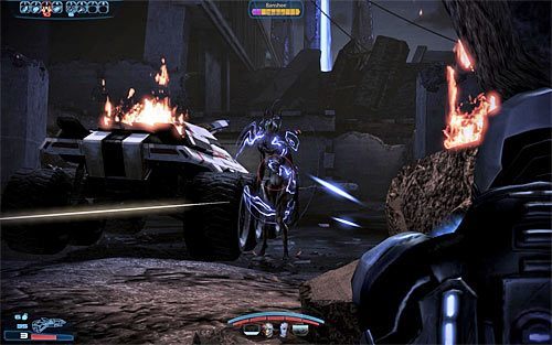 Wznów przemarsz, przy czym bądź gotowy do szybkiego schowania się za zasłoną, bo wkrótce przyleci tu wrogi kosiarz - Mass Effect 3: Priorytet - Ziemia #2 - solucja, opis przejścia - Mass Effect 3 - poradnik do gry