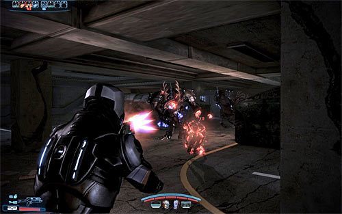 Kontynuuj ostrzał do momentu wyeliminowania wszystkich jednostek Żniwiarzy i dopiero po odniesieniu zwycięstwa odszukaj drzwi prowadzące do podziemnego parkingu - Mass Effect 3: Priorytet - Ziemia #2 - solucja, opis przejścia - Mass Effect 3 - poradnik do gry