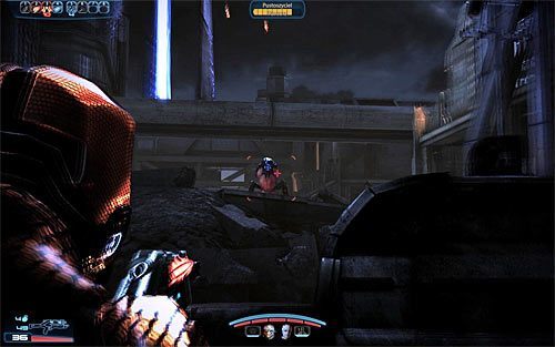 Uważaj na pustoszyciela stacjonującego na lewym wzgórzu (powyższy screen) i bestię tę najlepiej jest zaatakować z dużej odległości - Mass Effect 3: Priorytet - Ziemia #2 - solucja, opis przejścia - Mass Effect 3 - poradnik do gry