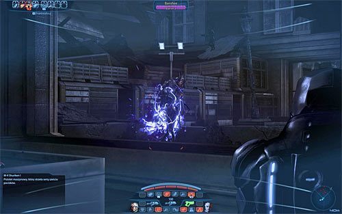 Ostatnia trzecia grupa zgodnie z otrzymanym ostrzeżeniem nadciągnie od lewej strony - Mass Effect 3: Priorytet - Ziemia #2 - solucja, opis przejścia - Mass Effect 3 - poradnik do gry